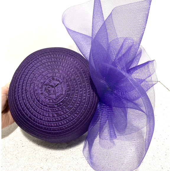 Vintage inspired purple hat with netting bow and faux pearls retro pill box look - Picture 10 of 10